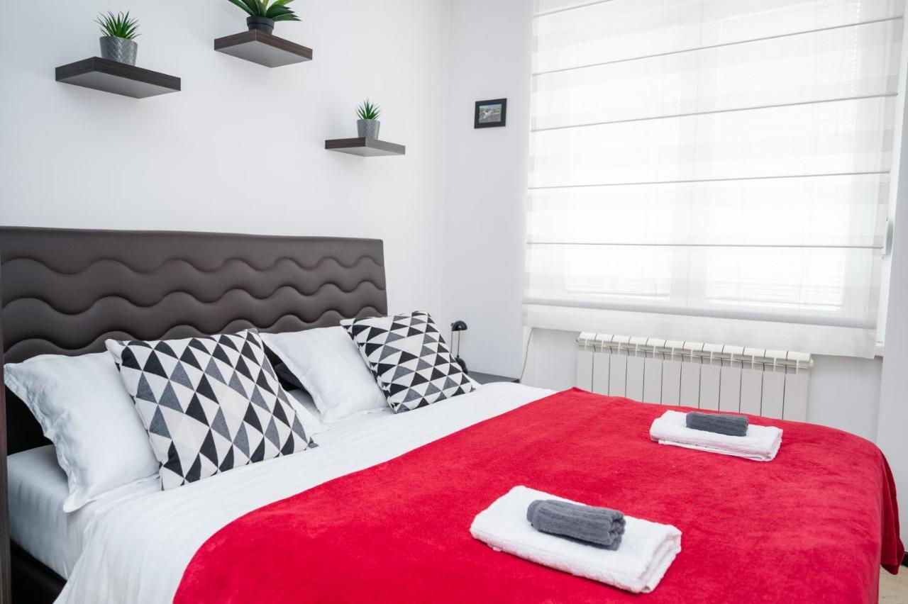 Bright 1Bdr Apartment In The City Center Sarajevo Bagian luar foto