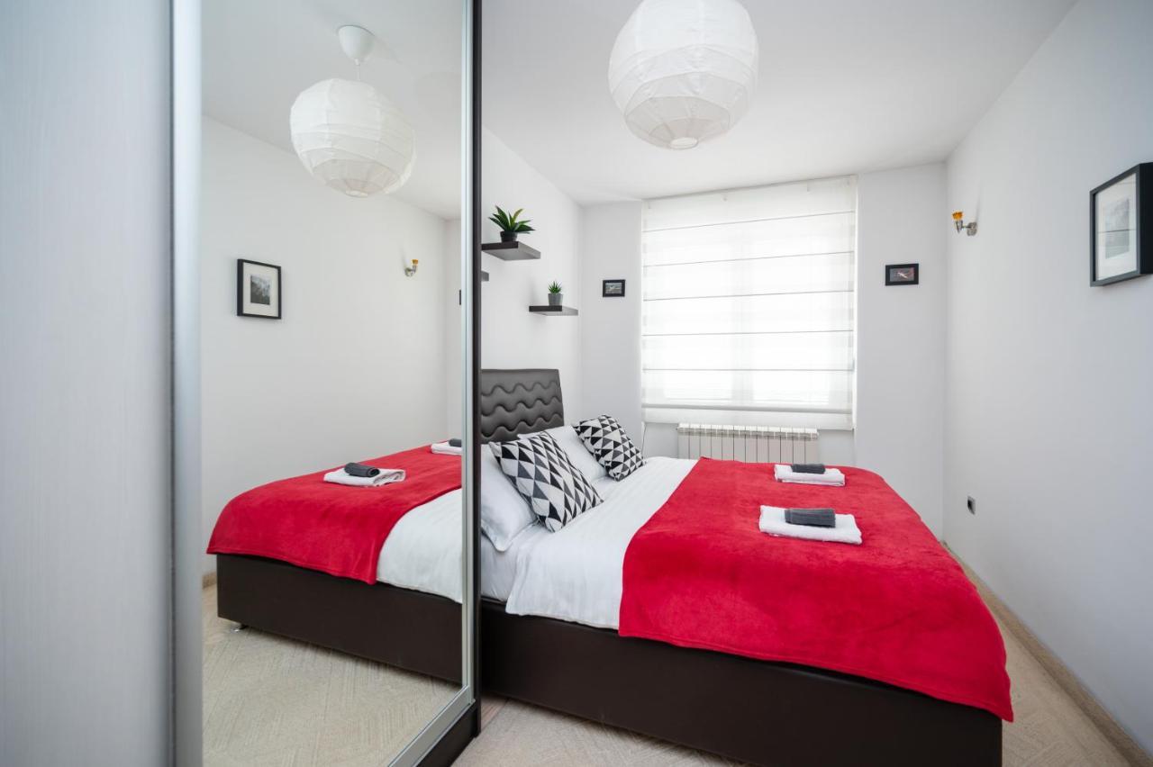 Bright 1Bdr Apartment In The City Center Sarajevo Bagian luar foto