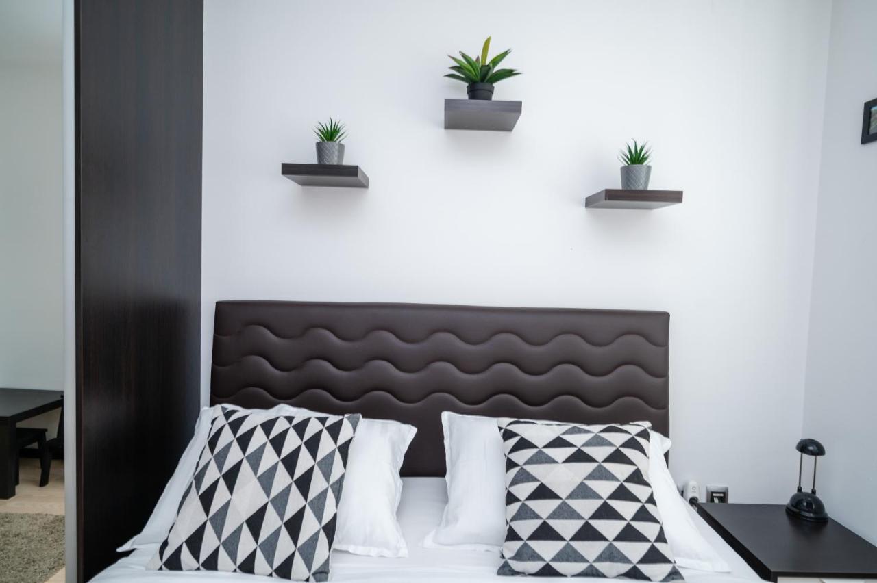 Bright 1Bdr Apartment In The City Center Sarajevo Bagian luar foto
