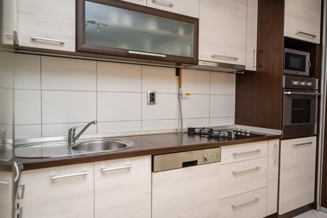 Bright 1Bdr Apartment In The City Center Sarajevo Bagian luar foto